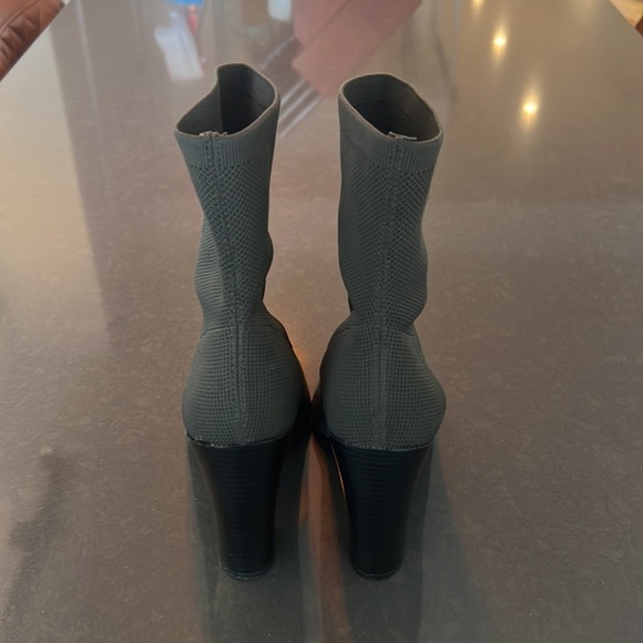 Unknown brand, knit sock, pointed toe, 4’ chunky heel, ankle booties, army green - Picture 4 of 10